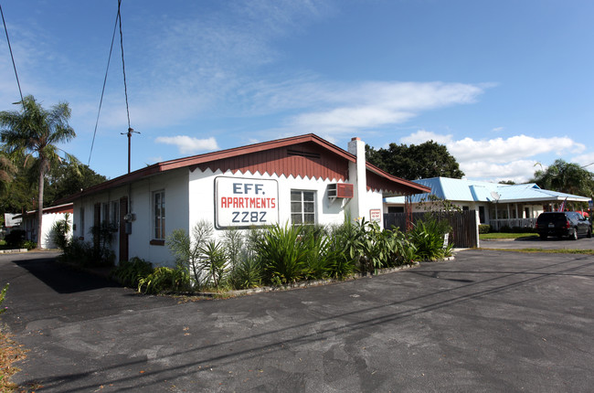 Eff Apartments in Clearwater, FL - Building Photo - Building Photo