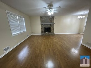 2595 Woodland Dr NW in Kennesaw, GA - Foto de edificio - Building Photo