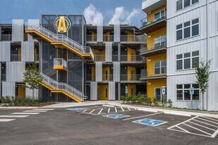 400 Herron Dr, Unit 321 in Nashville, TN - Building Photo