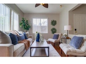 5444 Mandarin Cove in San Diego, CA - Building Photo - Building Photo