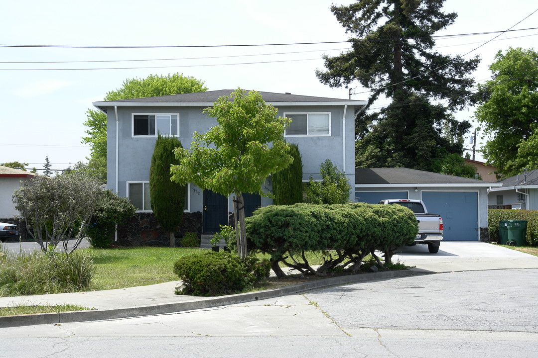 3460 Michael Dr in Redwood City, CA - Building Photo