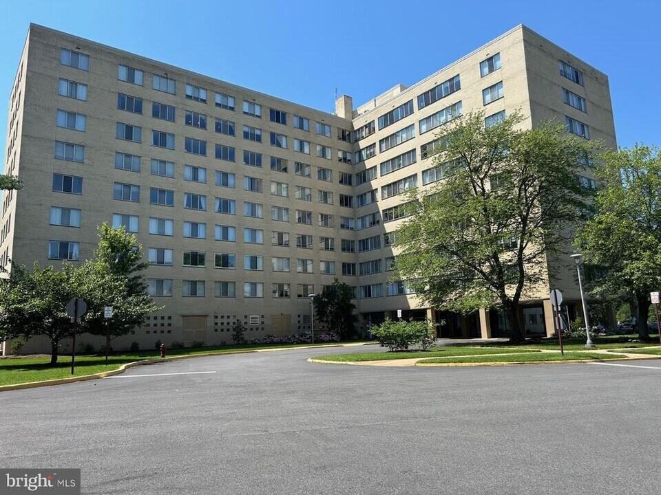 6621 Wakefield Dr in Alexandria, VA - Building Photo