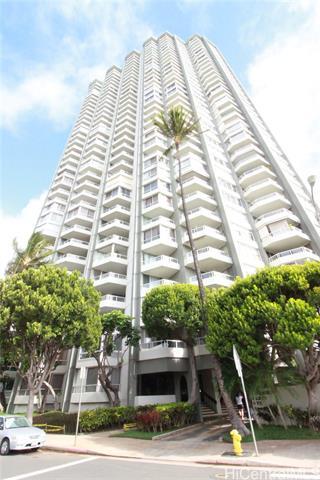 2600 Pualani Way in Honolulu, HI - Building Photo - Building Photo