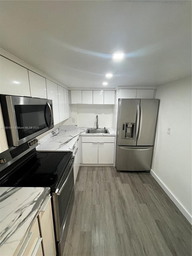 9441 SW 4th St in Miami, FL - Foto de edificio - Building Photo
