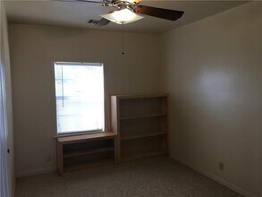 3997 Farm to Market 535 in Red Rock, TX - Foto de edificio - Building Photo