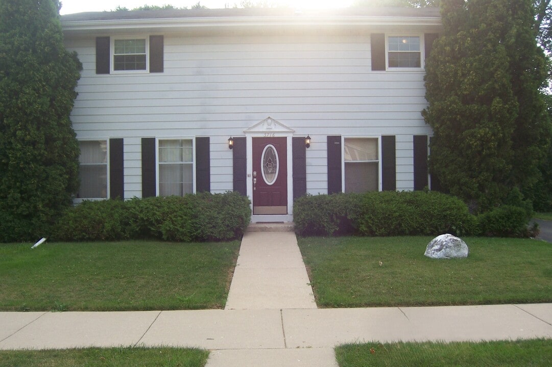 3716 10th Ave, Unit 4 in Racine, WI - Foto de edificio