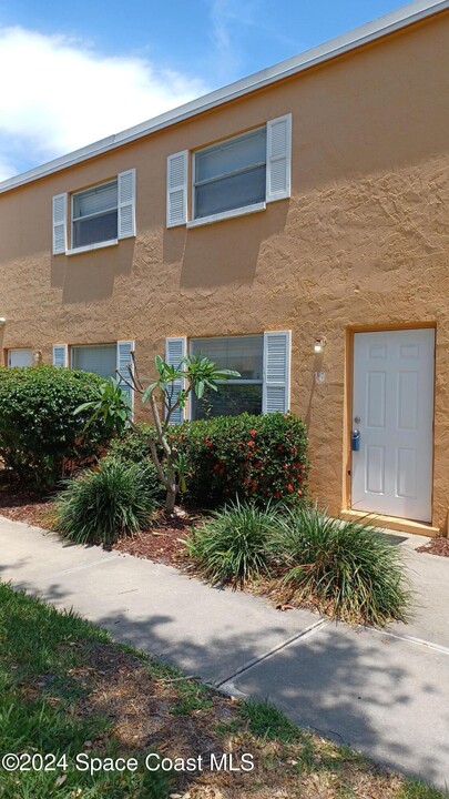 50 Needle Blvd in Merritt Island, FL - Foto de edificio