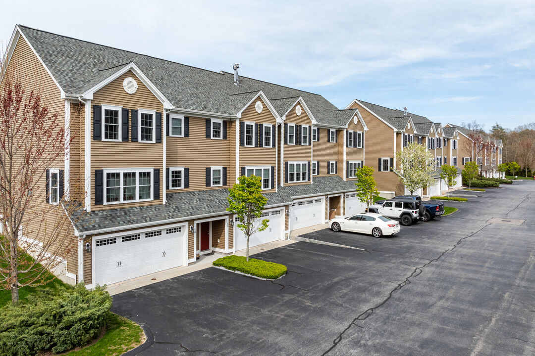 Flynn Terrace in Attleboro, MA - Foto de edificio