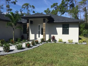 347 Euclid St in Port Charlotte, FL - Building Photo - Building Photo