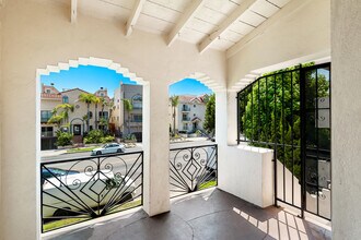 8641 W Olympic Blvd in Los Angeles, CA - Building Photo - Building Photo