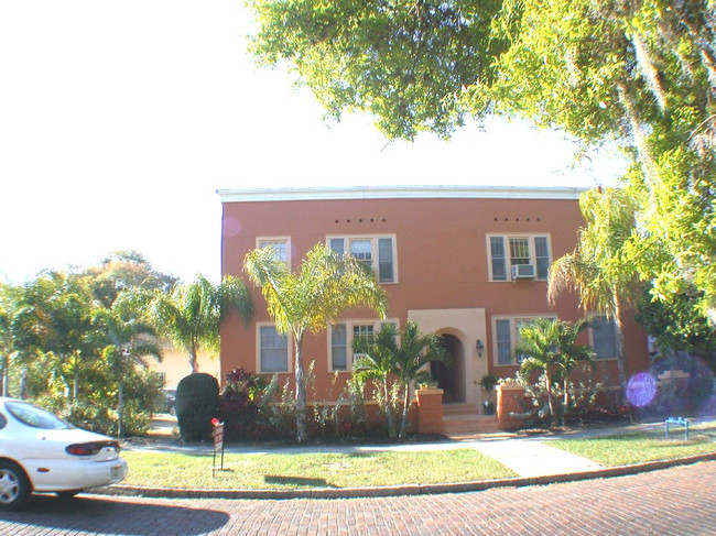 Archer Arms Apartments in St. Petersburg, FL - Building Photo - Building Photo