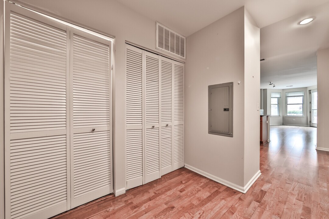 520 N Halsted St in Chicago, IL - Building Photo