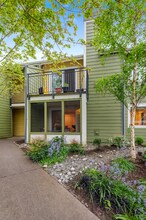 12607 SE 41st Pl in Bellevue, WA - Building Photo - Building Photo
