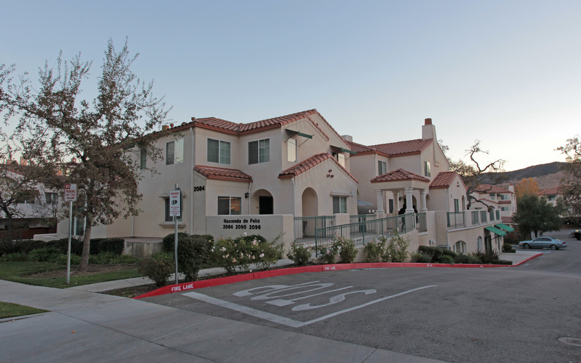 Hacienda de Feliz in Thousand Oaks, CA - Foto de edificio