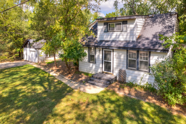 property at 25420 Golfview Ave