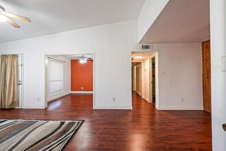 2110 Wilcrest Dr in Houston, TX - Building Photo - Building Photo