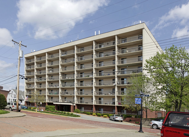 Crafton Plaza in Pittsburgh, PA - Building Photo - Building Photo