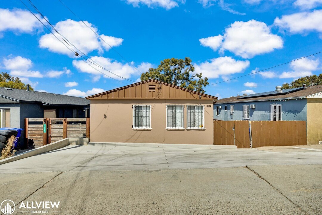 3969 B St in San Diego, CA - Building Photo