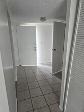 2830 Somerset Dr in Lauderdale Lakes, FL - Building Photo - Building Photo