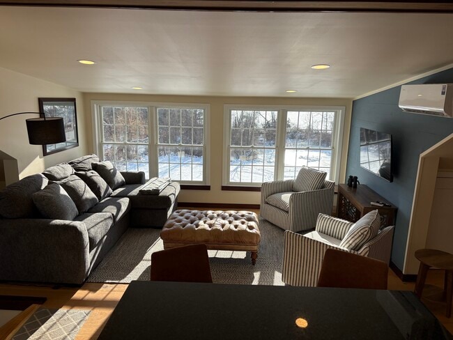 1630 Round House Rd, Unit 1630 Round House