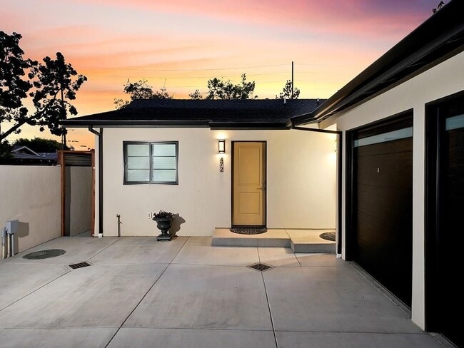 property at 472 S Pixley St