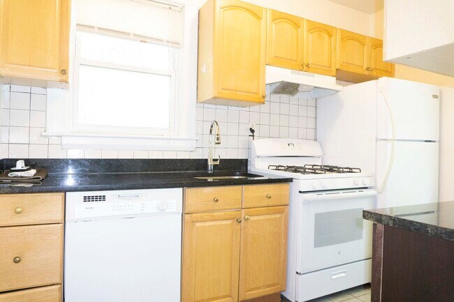 1789 Commonwealth Ave, Unit 1 in Boston, MA - Building Photo - Building Photo