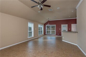 4 Bed, 4 Bath University Heights House for in College Station, TX - Building Photo - Building Photo