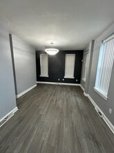 1118 Liverpool St, Unit 102 in Pittsburgh, PA - Building Photo - Building Photo