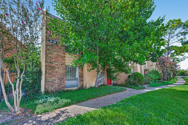 property at 3303 W Greenridge Dr