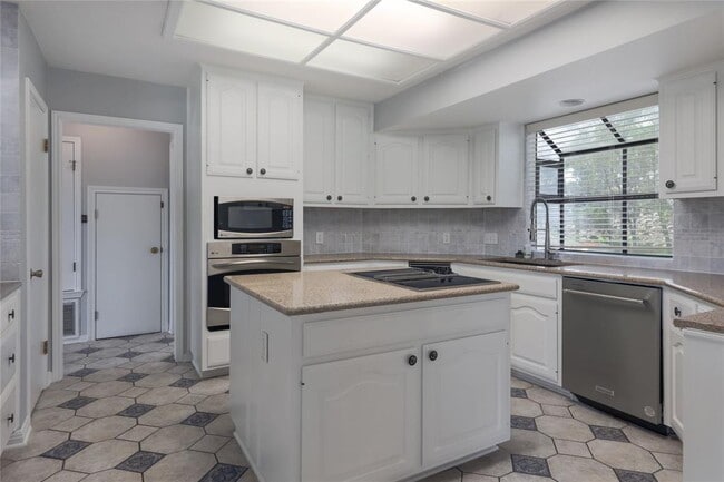 13111 Mansfield Dr in Austin, TX - Building Photo - Building Photo