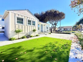 5602-5604 Verdura Ave in Lakewood, CA - Building Photo