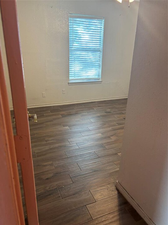 12221 Hulsey Rd in Manor, TX - Foto de edificio