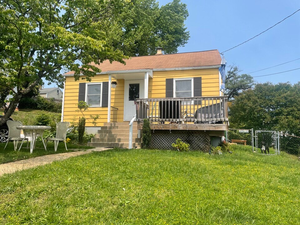 11513 Idlewood Rd, Unit Basement in Silver Spring, MD - Building Photo