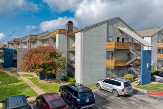 Mission James Place in Austin, TX - Foto de edificio - Building Photo