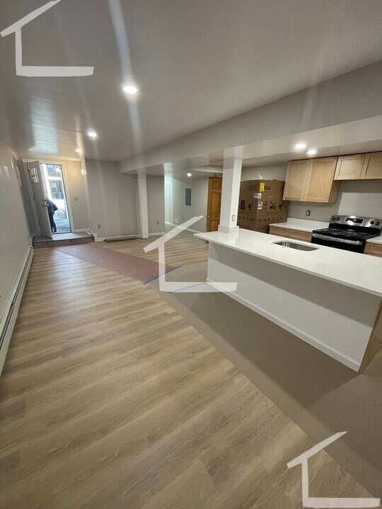 215 St Paul St in Brookline, MA - Building Photo