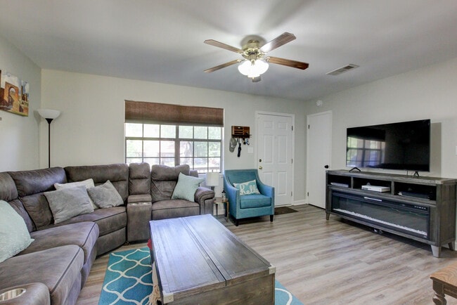 property at 554 Roselawn Dr