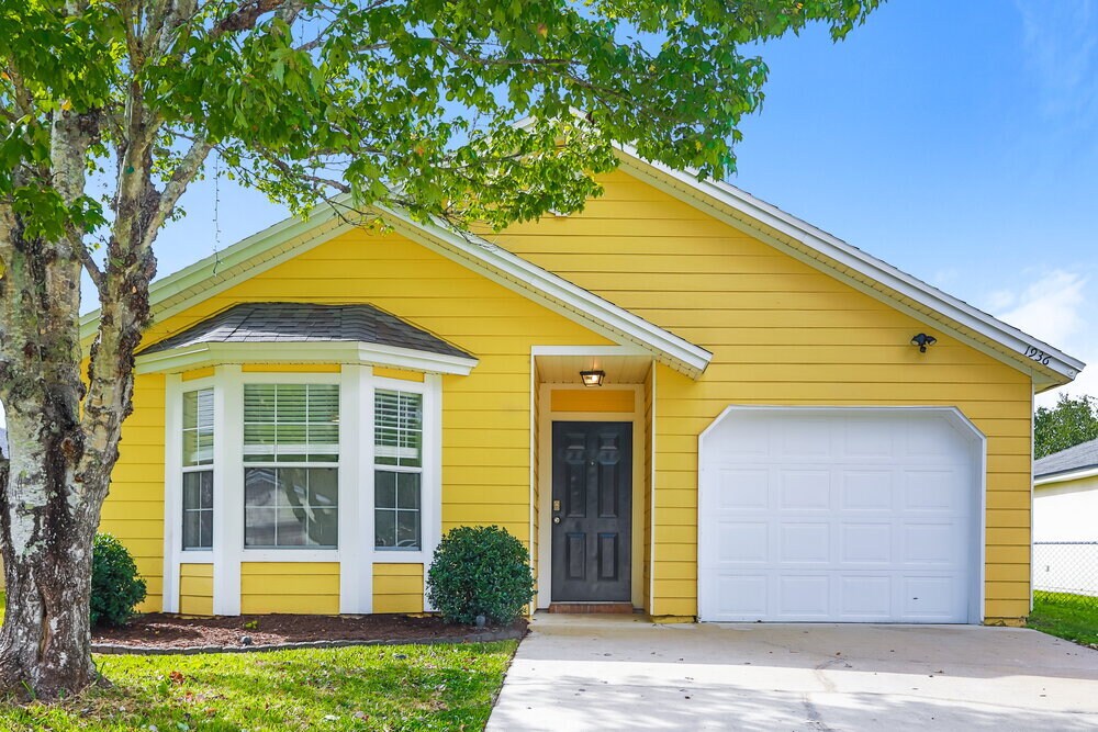 1936 Hunters Trace Cir in Middleburg, FL - Building Photo