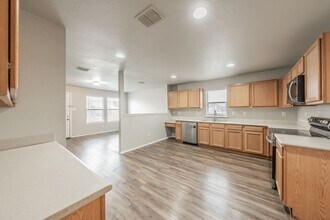 900 Grant St in Burleson, TX - Building Photo - Building Photo