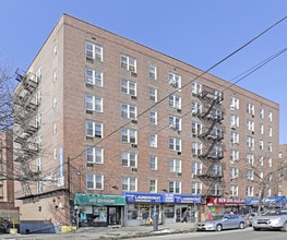 4430 Macnish St in Elmhurst, NY - Foto de edificio - Building Photo