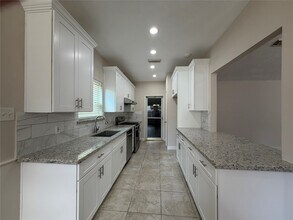 3102 Frontier Dr in Sugar Land, TX - Building Photo - Building Photo