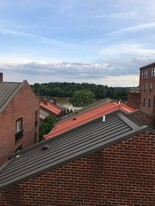 1059 Paper Mill Ct NW, Unit 1 in Washington, DC - Building Photo