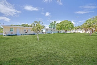 Palm Gardens in Fort Pierce, FL - Foto de edificio - Building Photo