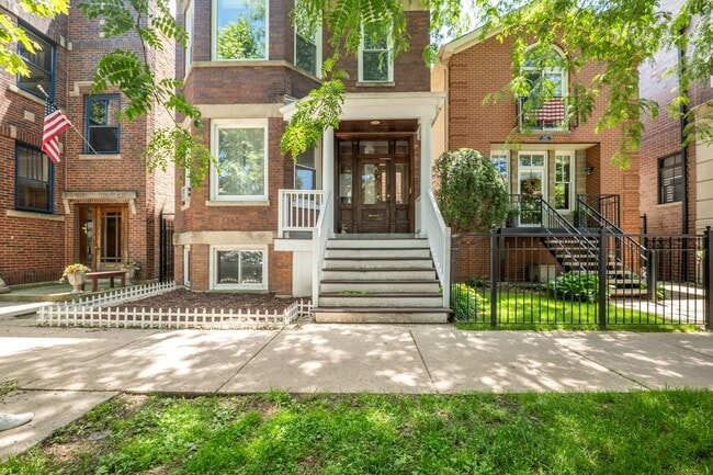 1335 W Melrose St, Unit 1F