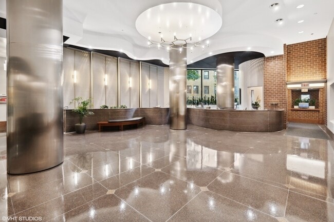 3660 N Lake Shore Dr in Chicago, IL - Building Photo - Building Photo