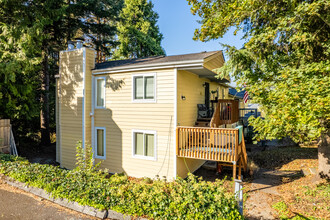 Pebble Creek Condominiums in Vancouver, WA - Building Photo - Building Photo