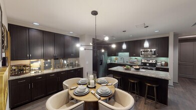 901 Memorial City Way in Houston, TX - Foto de edificio - Building Photo