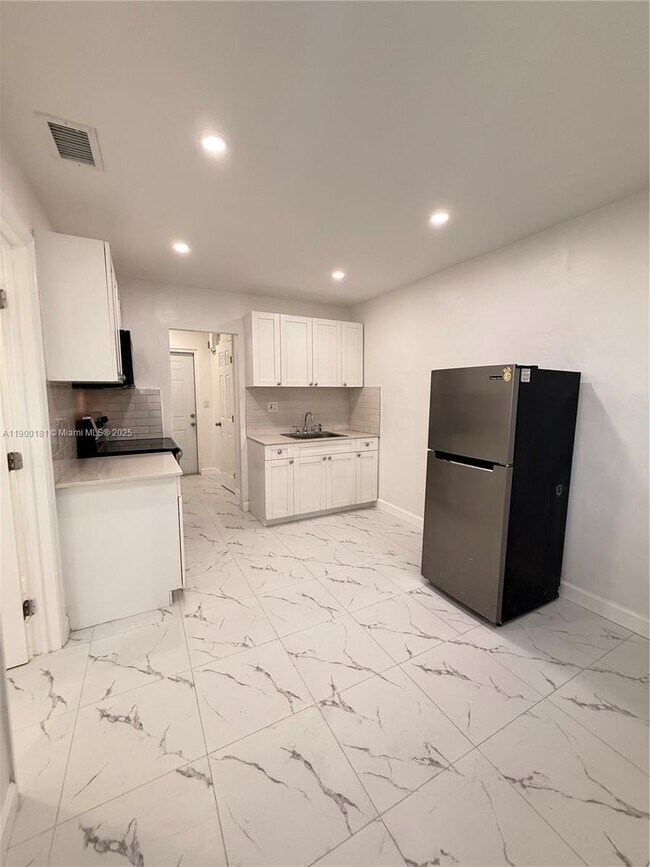 26741 SW 139th Ave in Naranja, FL - Building Photo - Building Photo
