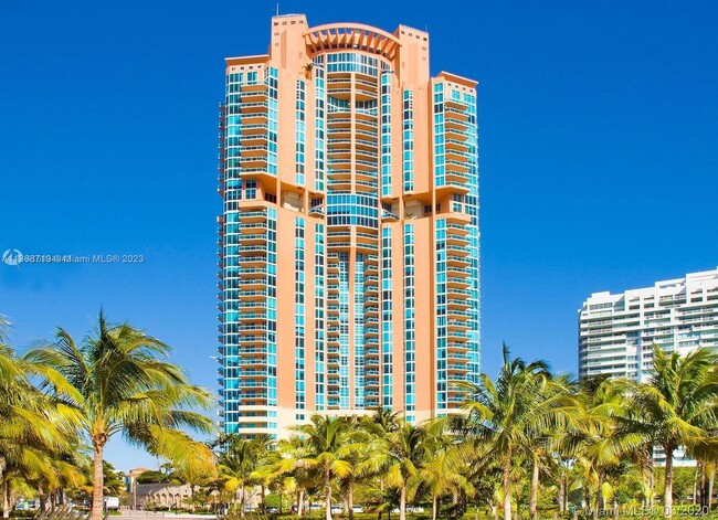 300 S Pointe Dr, Unit 706 in Miami Beach, FL - Foto de edificio - Building Photo