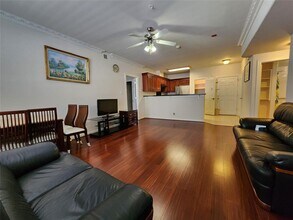 6655 W Sam Houston Pkwy S in Houston, TX - Building Photo - Building Photo