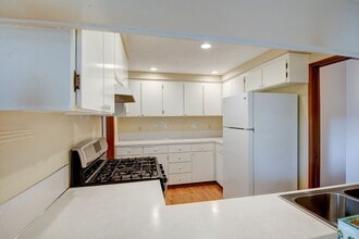 1983 NE Sumner Dr in Oak Harbor, WA - Building Photo - Building Photo